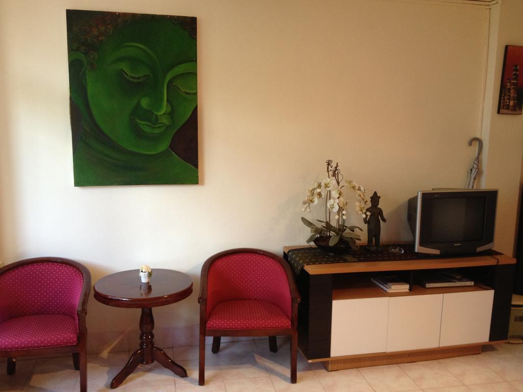Fong Kaew&baan Nang Fa Patong