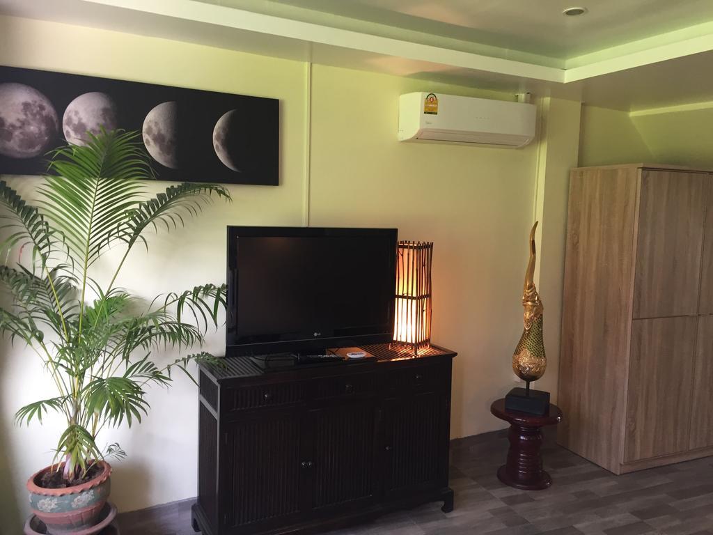 Fong Kaew&baan Nang Fa Patong